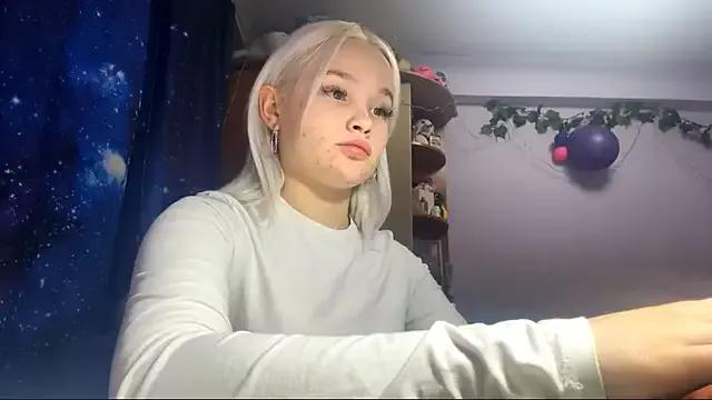 Lunaalisa from StripChat is Freechat