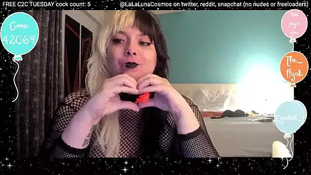 LunaCosmos from StripChat is Freechat