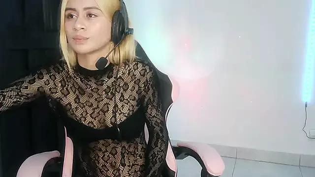 Entertain your itch for girls livestreamers with our collection of stunning models, skilled in the art of temptation and delight.