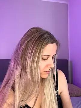 lunawolf21 from StripChat is Freechat