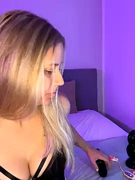 lunawolf21 from StripChat is Freechat