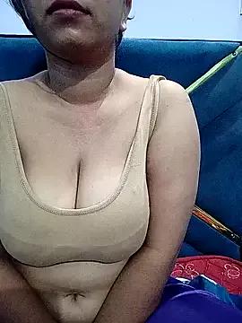 Lusty-radhika from StripChat is Freechat