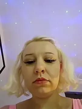 MadelynDaisyMoanroe from StripChat is Freechat