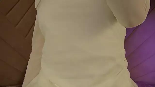 MaliaLandre from StripChat is Freechat
