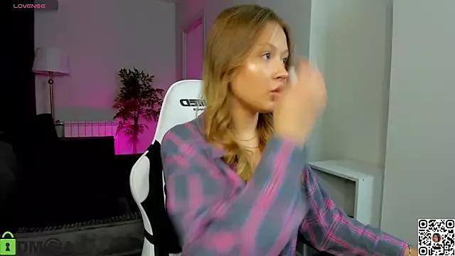 Margo-pvt from StripChat is Freechat