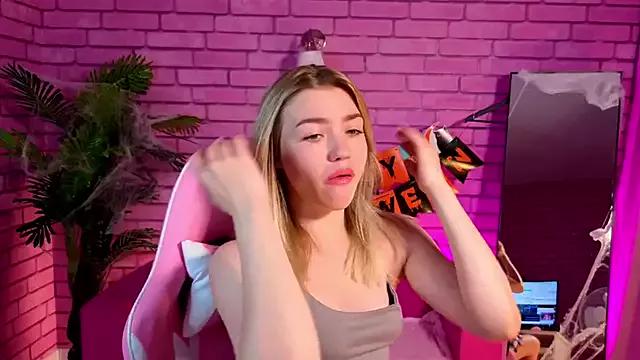 Margo_Robbbie from StripChat is Freechat