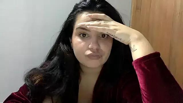 Mariasool from StripChat is Freechat