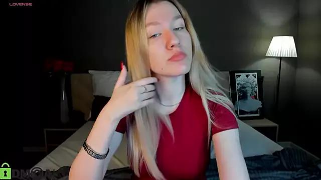 Entertain your itch for girls livestreamers with our collection of stunning models, skilled in the art of temptation and delight.
