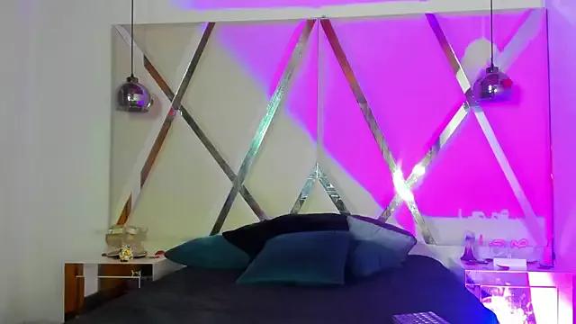 MarielQueenx from StripChat is Freechat