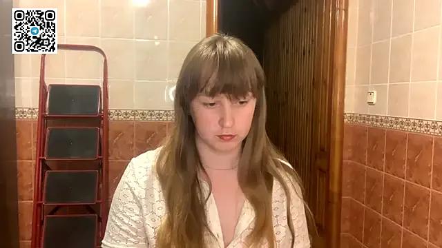 MaroonMoon_ from StripChat is Freechat