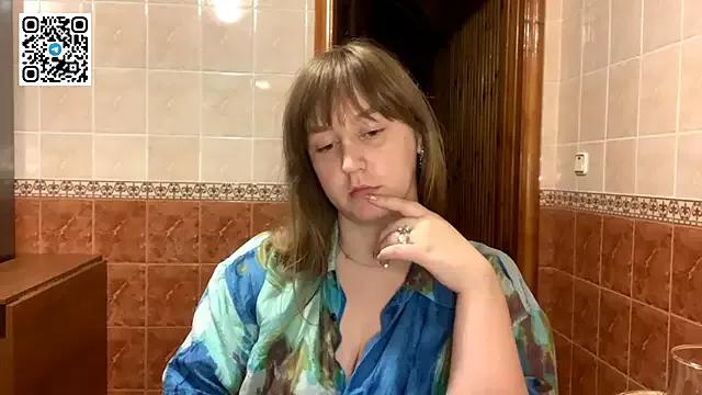 MaroonMoon_ from StripChat is Freechat