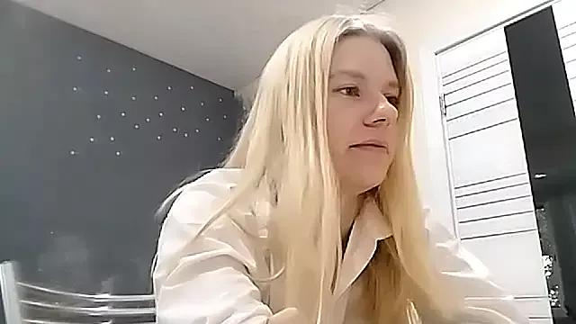 MaryjaneAurum from StripChat is Freechat