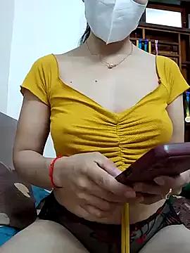 MaryyLy from StripChat is Freechat