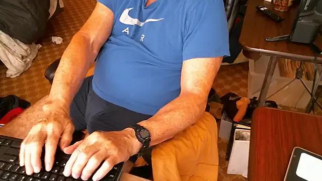 matureboomer from StripChat is Freechat