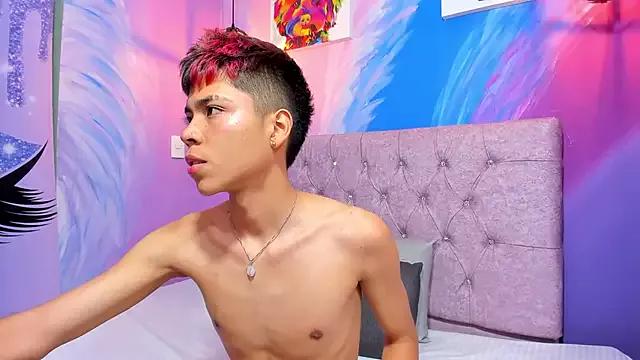 MaxiWildd from StripChat is Freechat