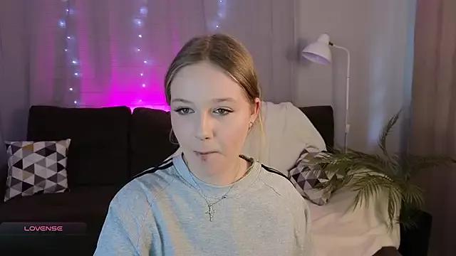 Me_michelle from StripChat is Freechat