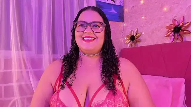 MelannieSimons from StripChat is Freechat