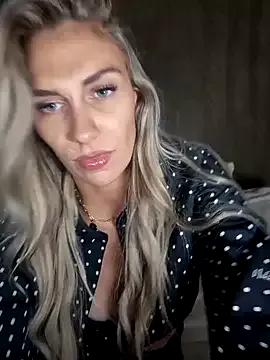 Melody1600 from StripChat is Freechat