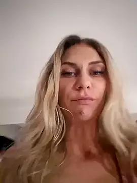 Melody1600 from StripChat is Freechat