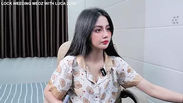 Meozbaby from StripChat is Freechat