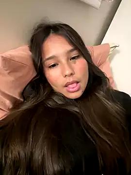 merliarosee from StripChat is Freechat