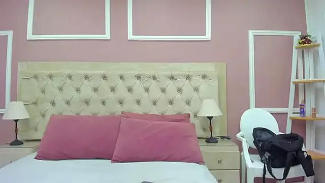 merlyaluna from StripChat is Freechat