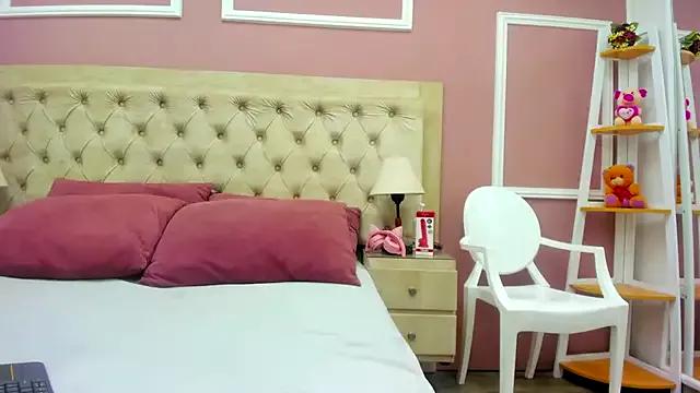 merlyaluna from StripChat is Freechat