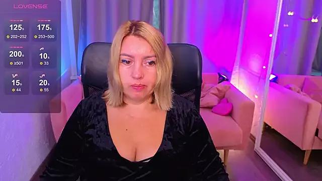Mia_Bloomie from StripChat is Freechat
