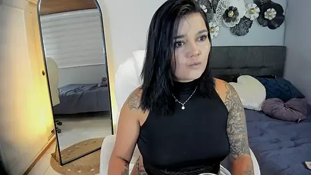 Mia_traveluxe webcams show profile image 