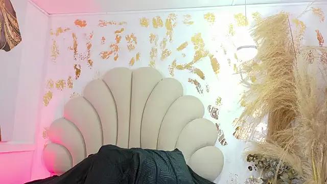 mia_white_cr from StripChat is Freechat