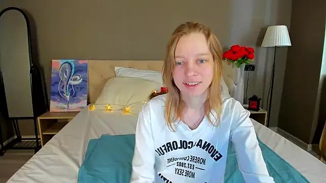 Michelle_Blond from StripChat is Freechat