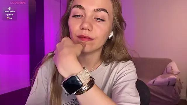 Michelle_Pfeiffer from StripChat is Freechat