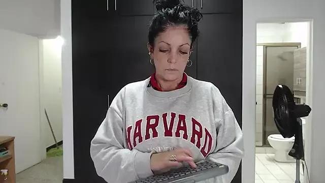 mijal_queen from StripChat is Freechat