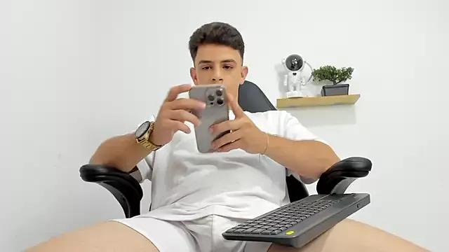 Mikecooper from StripChat is Freechat