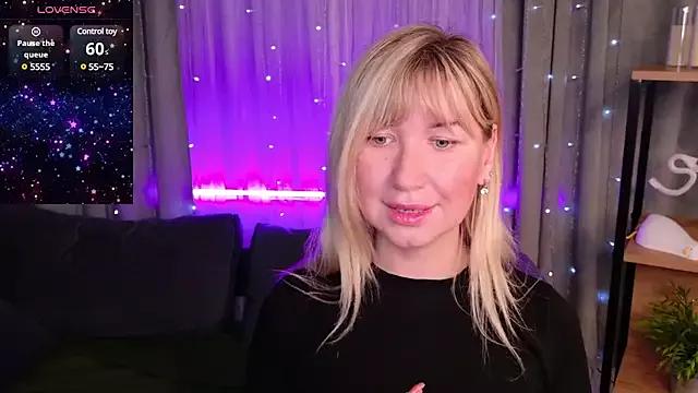 MilaBott from StripChat is Freechat