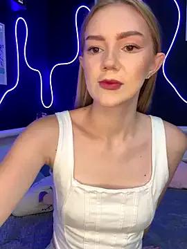 MilaMoone from StripChat is Freechat