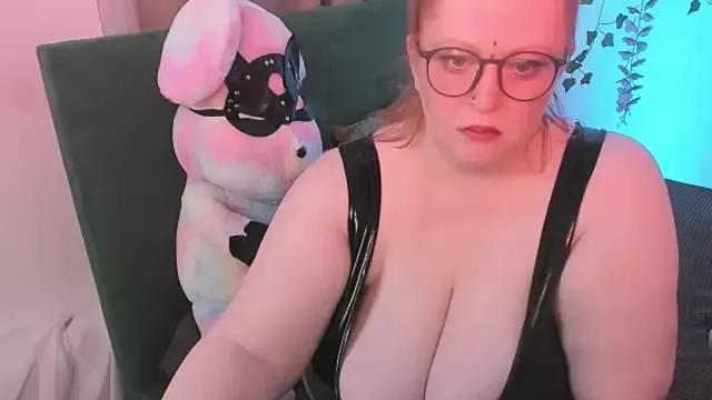Entertain your itch for girls livestreamers with our collection of stunning models, skilled in the art of temptation and delight.