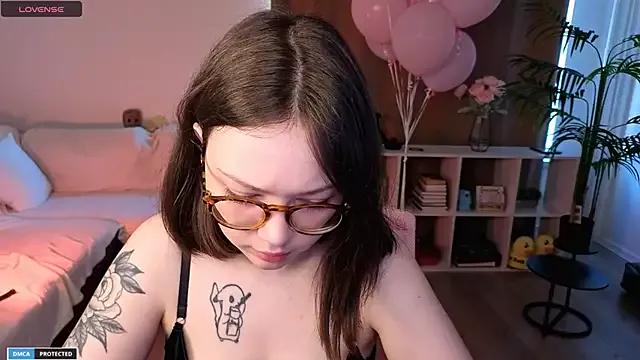 Entertain your itch for girls livestreamers with our collection of stunning models, skilled in the art of temptation and delight.
