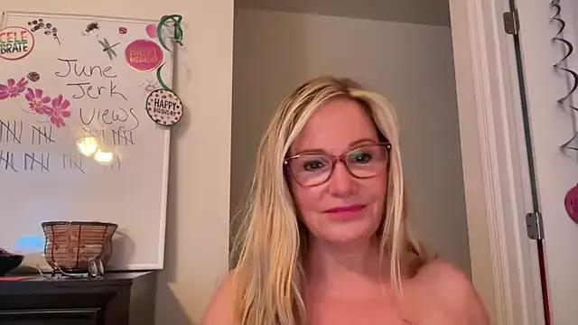 Photos of Milf_Goddess from StripChat is Freechat