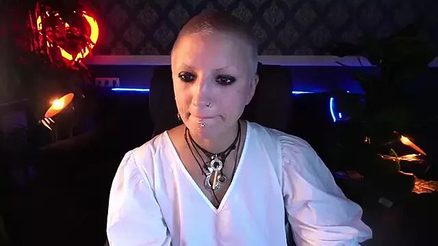 MiraMoon from StripChat is Freechat