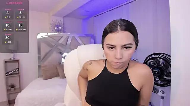Mirandaa_ker from StripChat is Freechat
