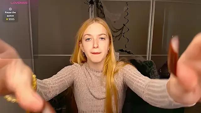 MirandaMayers from StripChat is Freechat