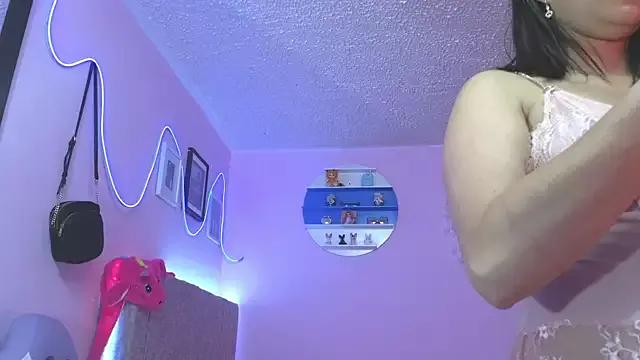 MiSofialeal from StripChat is Freechat