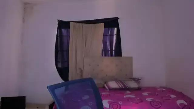 Miss_noah18 from StripChat is Freechat