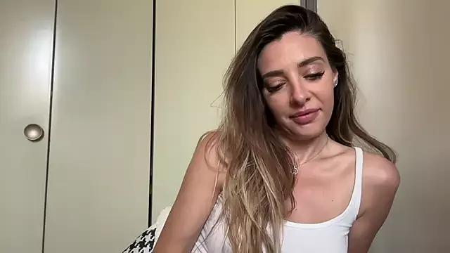 MissBella131 from StripChat is Freechat