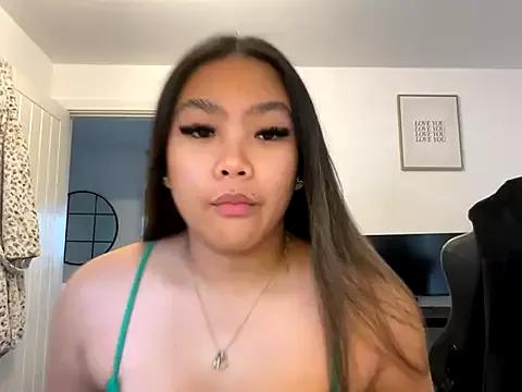 MissCherryyxox from StripChat is Freechat