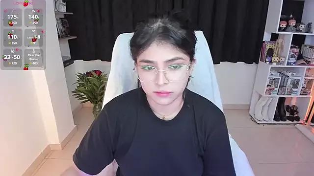 misshoneyxxx from StripChat is Freechat