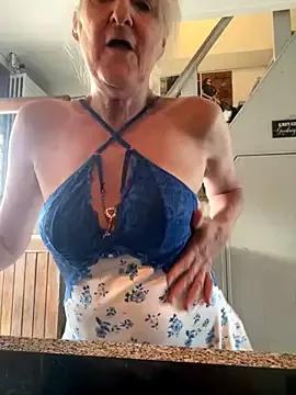 MissTaschaDivine from StripChat is Freechat
