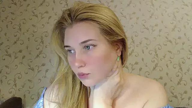 mmmPinUpGirl from StripChat is Freechat