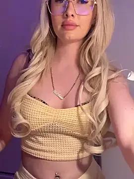 mollyxxx from StripChat is Freechat